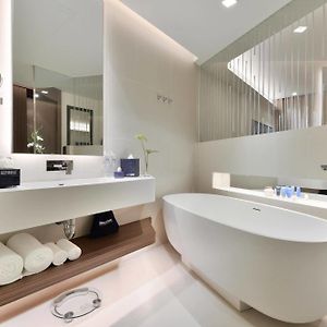 Deluxe Dip Pool Room